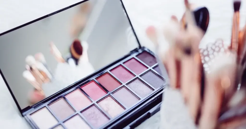 Valentine's Gifts for Tween Girl 2024: 30 Ideas She'll Love 2 makeup box